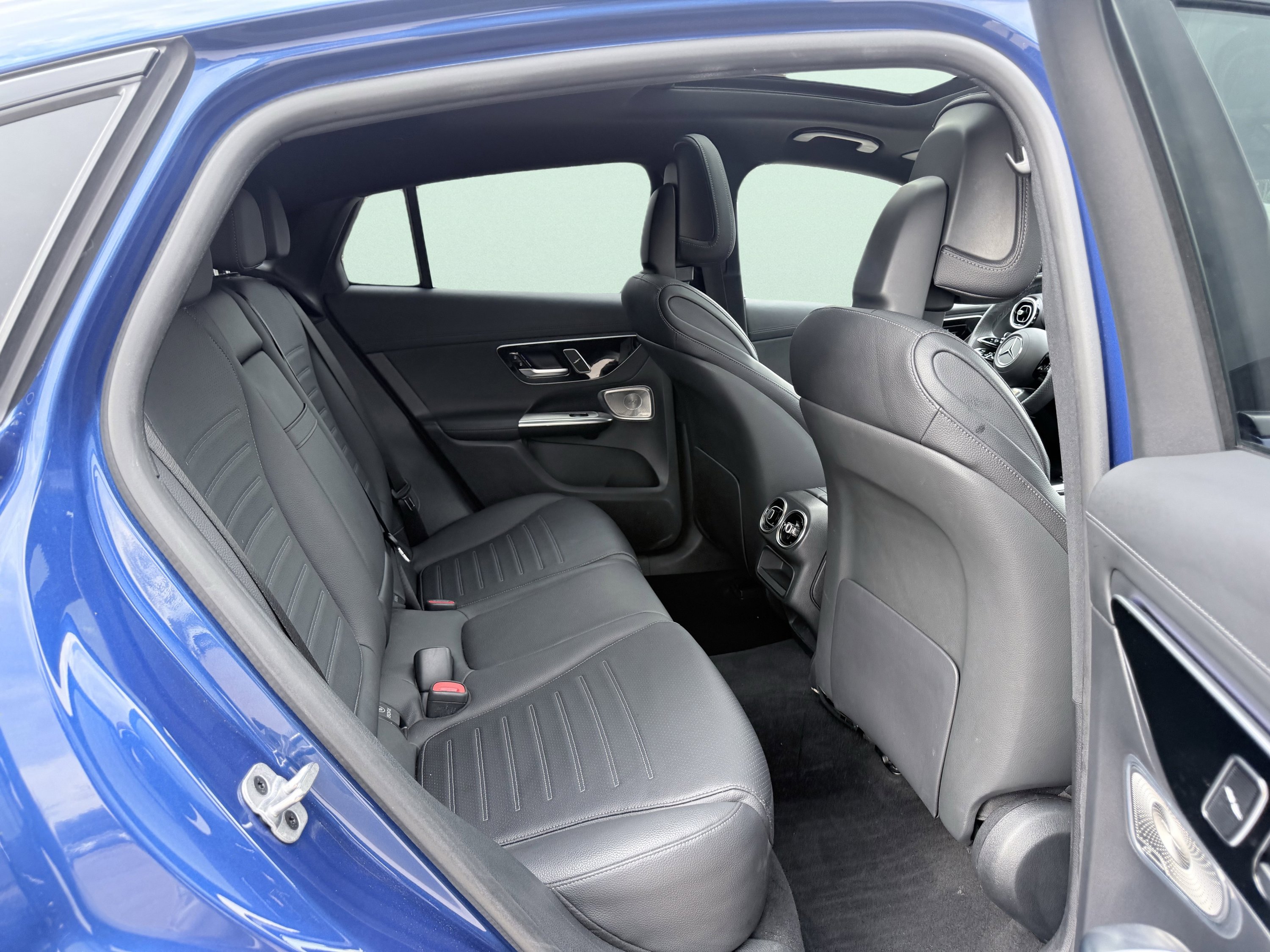 Used 2024 Mercedes-Benz GLC 300 4MATIC w/ AMG Line image 41