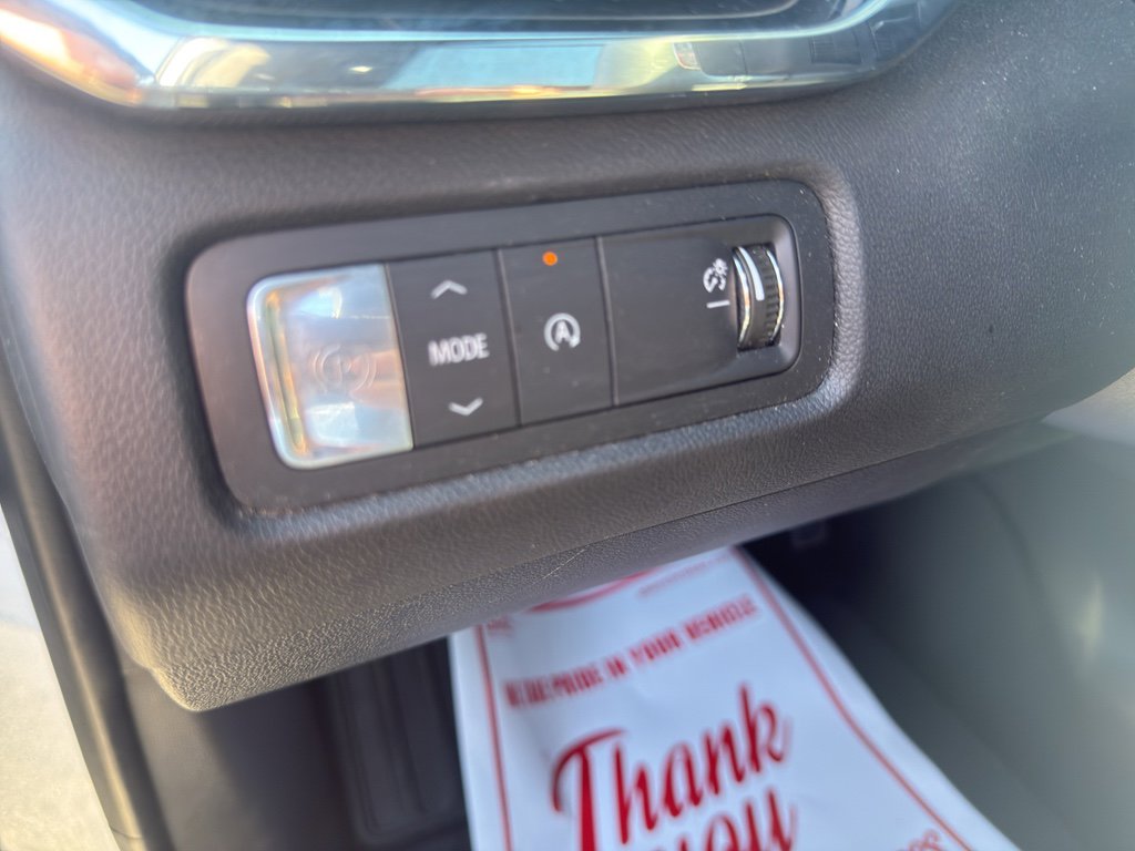 Used 2025 GMC Acadia Denali w/ Super Cruise Package FWD image 14