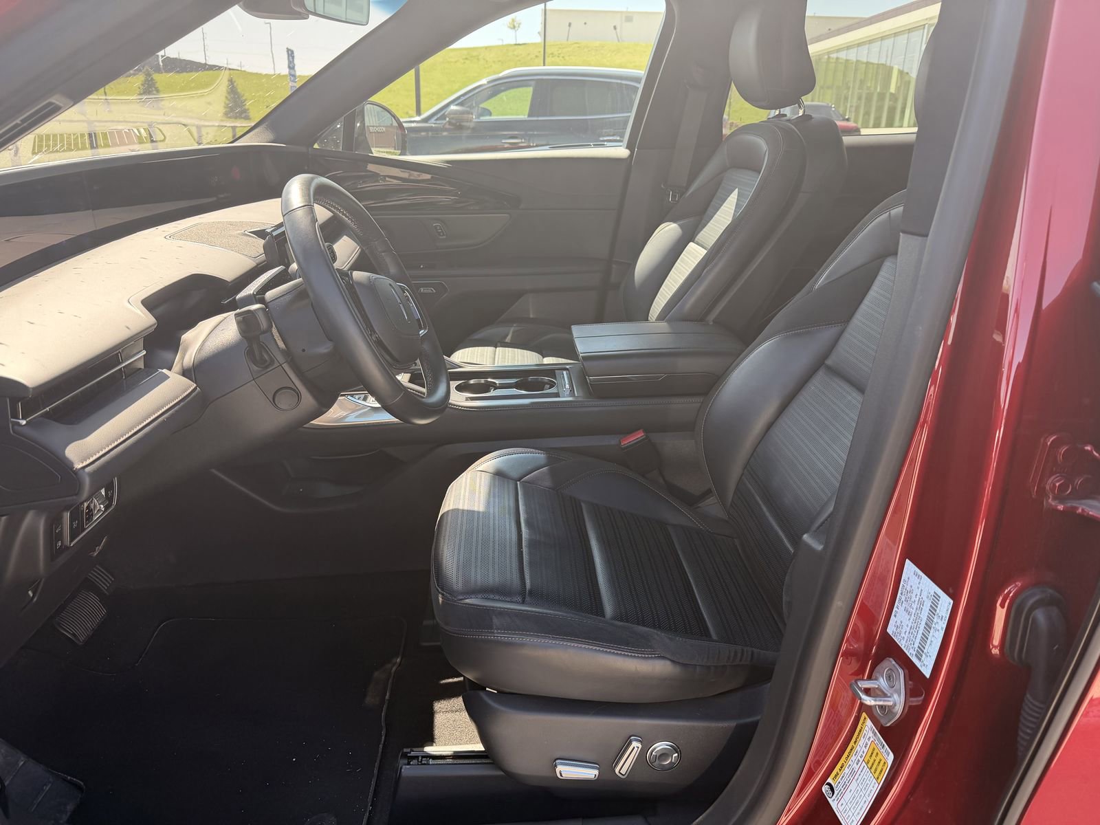 Used 2024 Lincoln Nautilus Reserve w/ Equipment Group 202A image 5