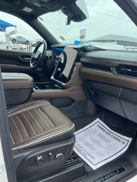 Used 2025 GMC Yukon XL Denali Ultimate w/ LPO, Floor Liner Package AWD/4WD image 12