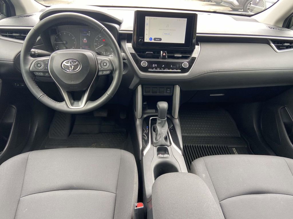 Used 2025 Toyota Corolla Cross LE image 11