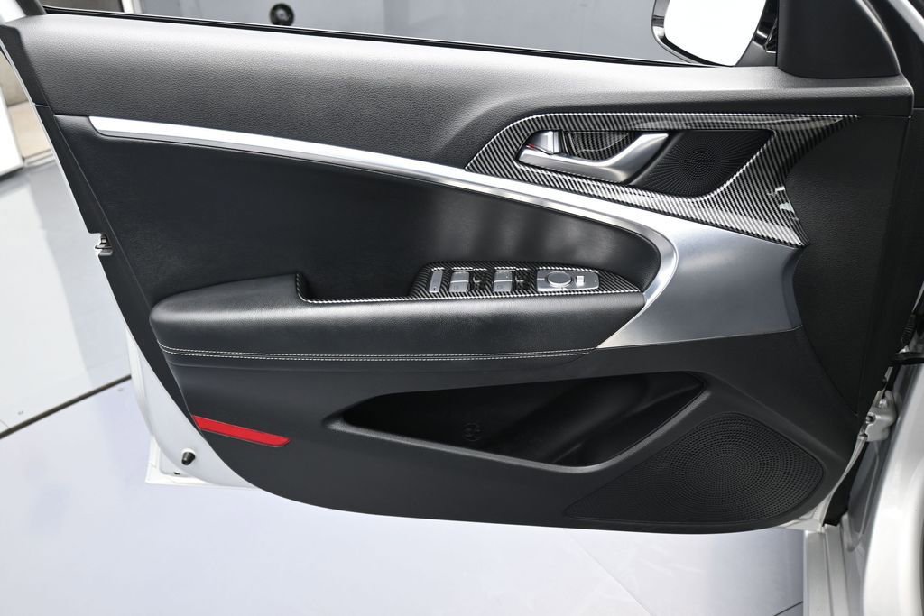 Used 2019 Genesis G70 2.0T Advanced RWD image 13