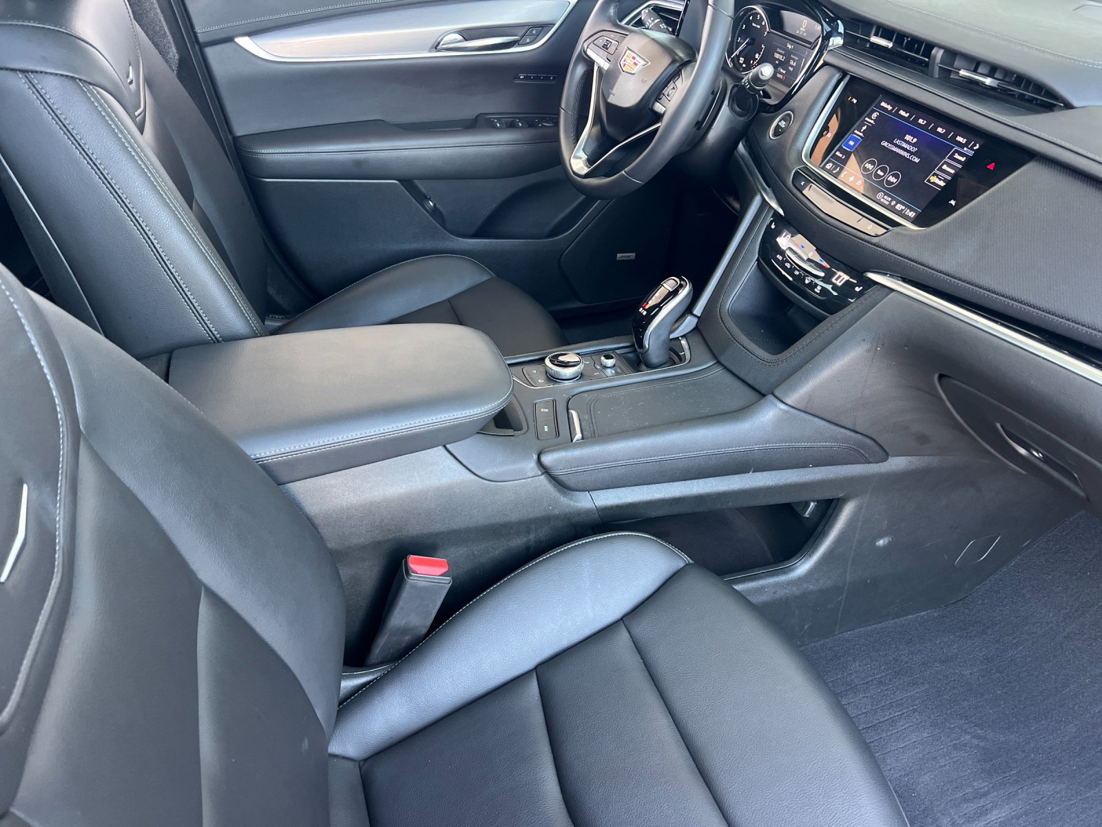 Certified 2025 Cadillac XT6 Luxury FWD image 16