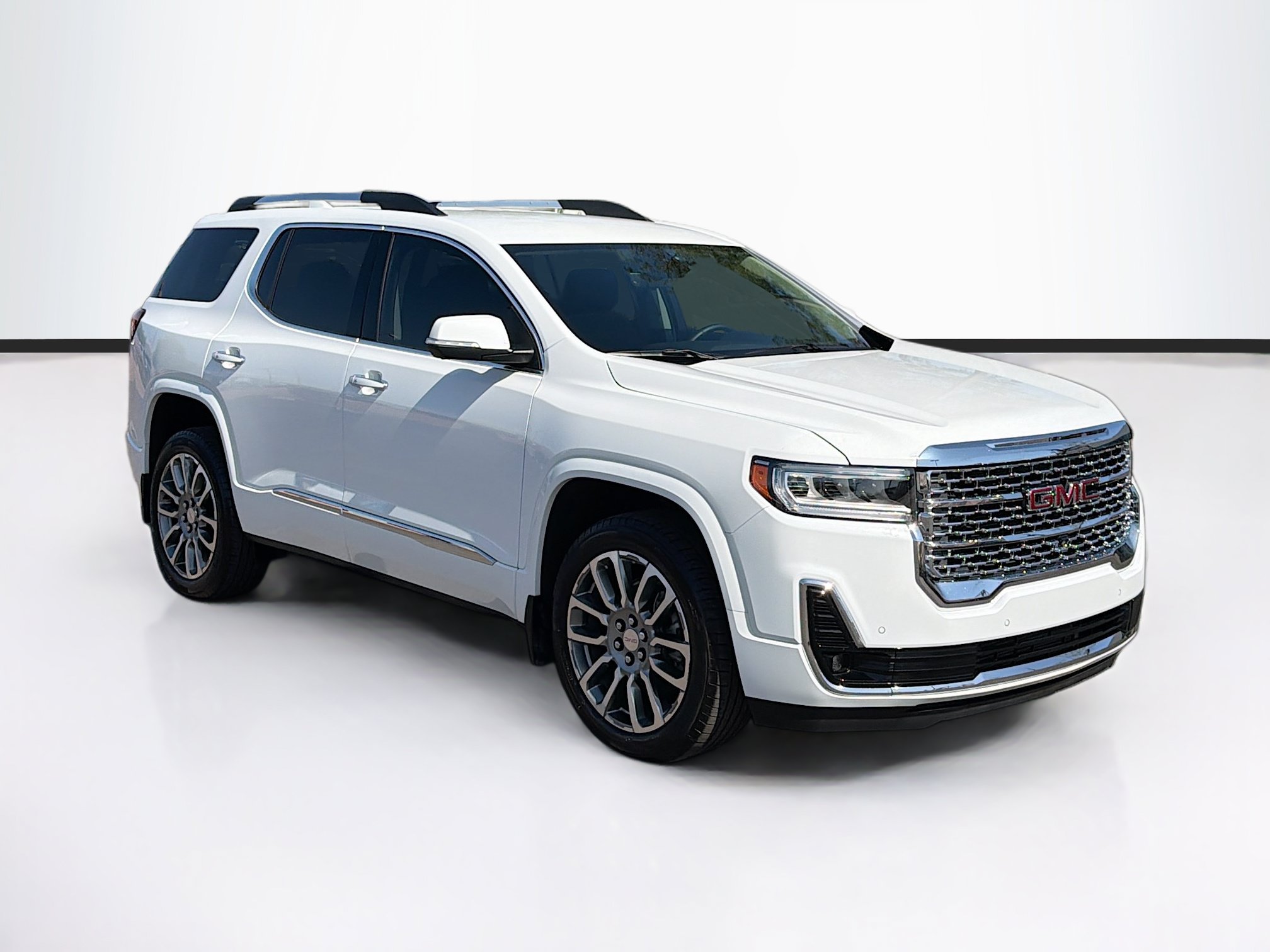 Used 2023 GMC Acadia Denali w/ Denali Technology Package FWD image 3