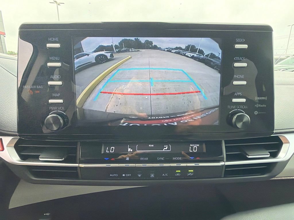 Used 2024 Toyota Sienna LE FWD image 16