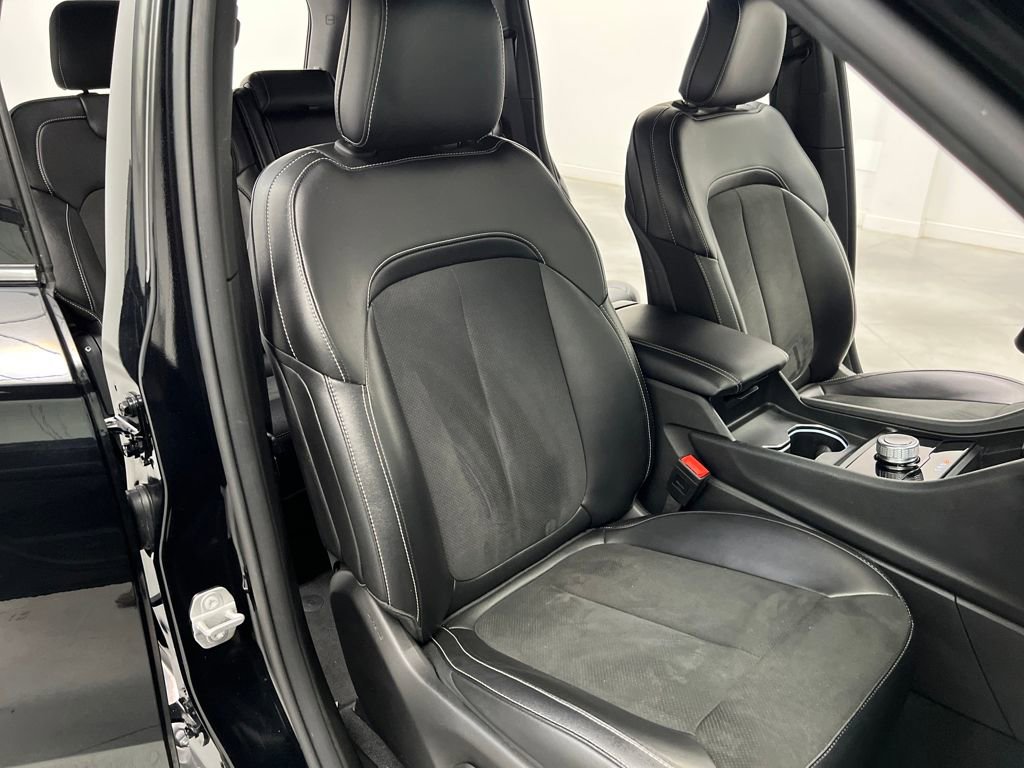 Used 2024 Jeep Grand Cherokee Altitude image 23