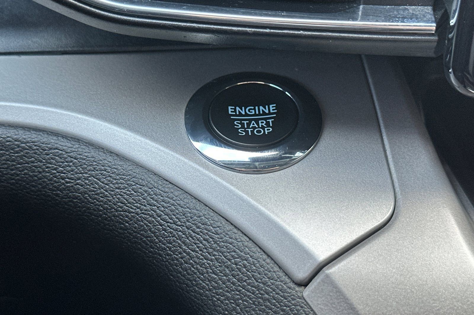 Used 2023 Ford Explorer XLT w/ Equipment Group 202A image 23