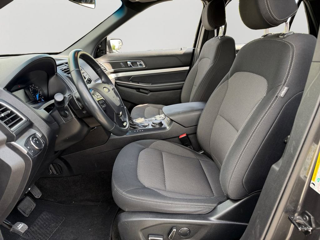 Used 2017 Ford Explorer XLT AWD/4WD image 15