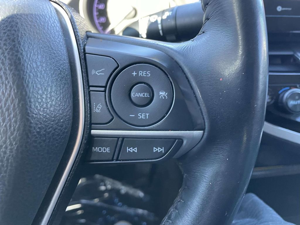 Used 2021 Toyota Camry XLE image 32