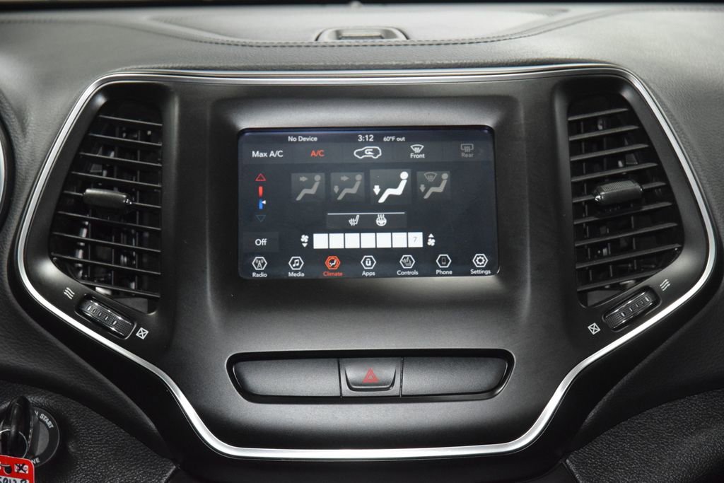 Used 2019 Jeep Cherokee Latitude w/ Cold Weather Group image 29