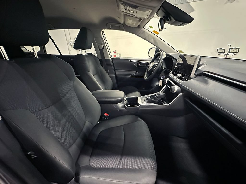 Used 2025 Toyota RAV4 LE AWD/4WD image 23