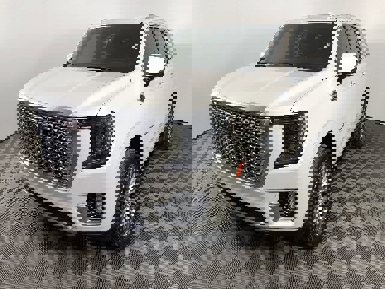 Used 2022 GMC Yukon Denali w/ Denali Premium Package image 4