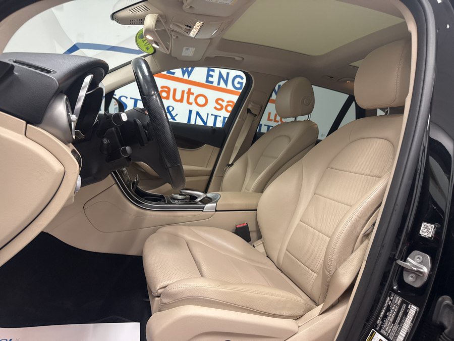 Used 2018 Mercedes-Benz GLC 300 4MATIC w/ Multimedia Package image 7