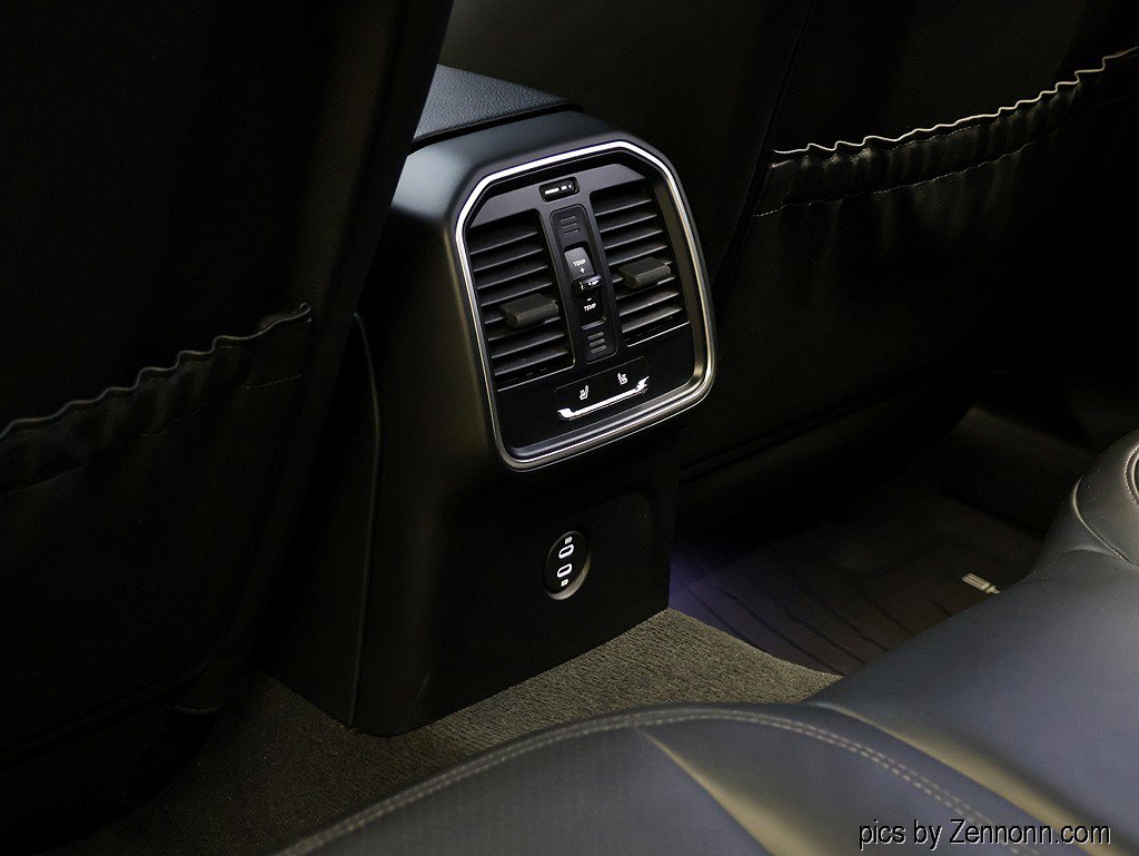 Used 2023 Porsche Macan S image 14