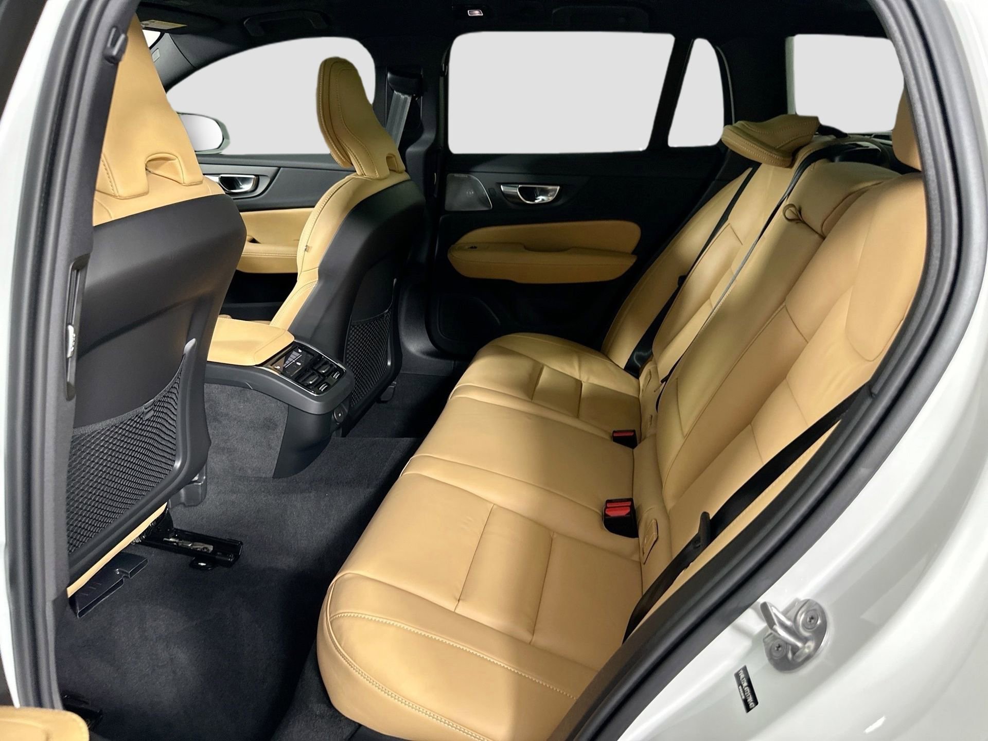 New 2026 Volvo V60 B5 Cross Country Ultra w/ Protection Package Premier image 24