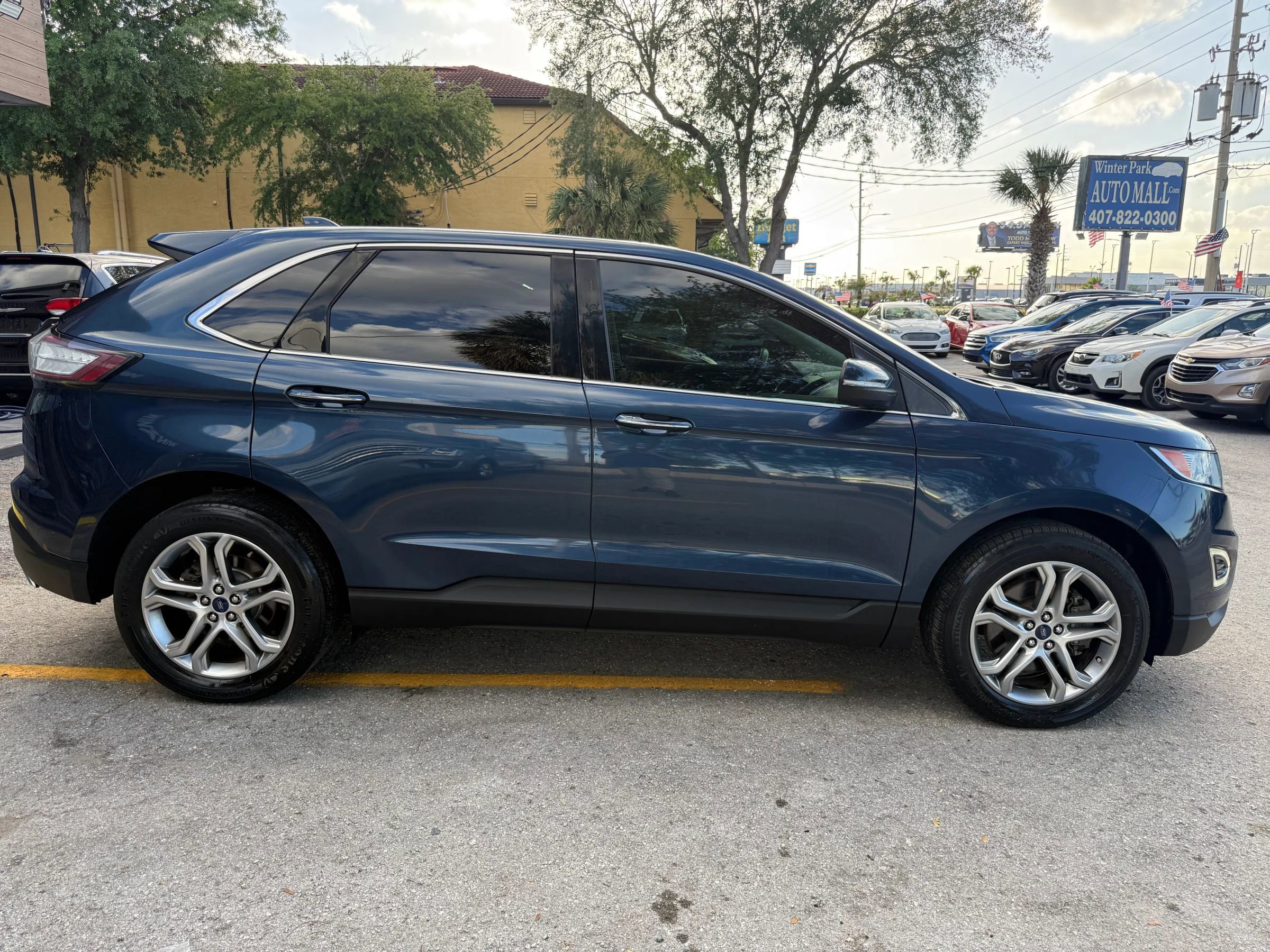 Used 2017 Ford Edge Titanium w/ Technology Package AWD/4WD image 4