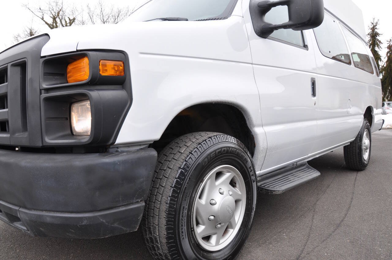 Used 2014 Ford E-250 and Econoline 250 Extended w/ Power Group RWD image 3