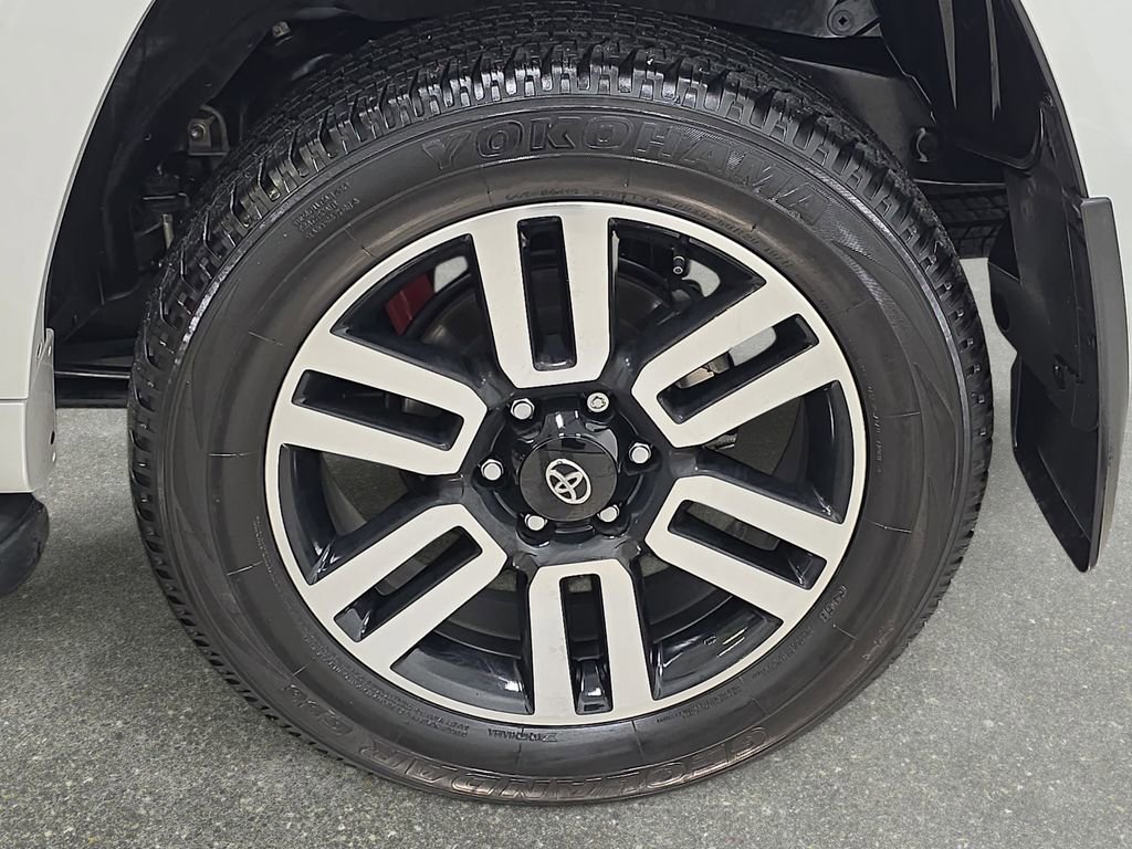 Used 2024 Toyota 4Runner Limited image 33