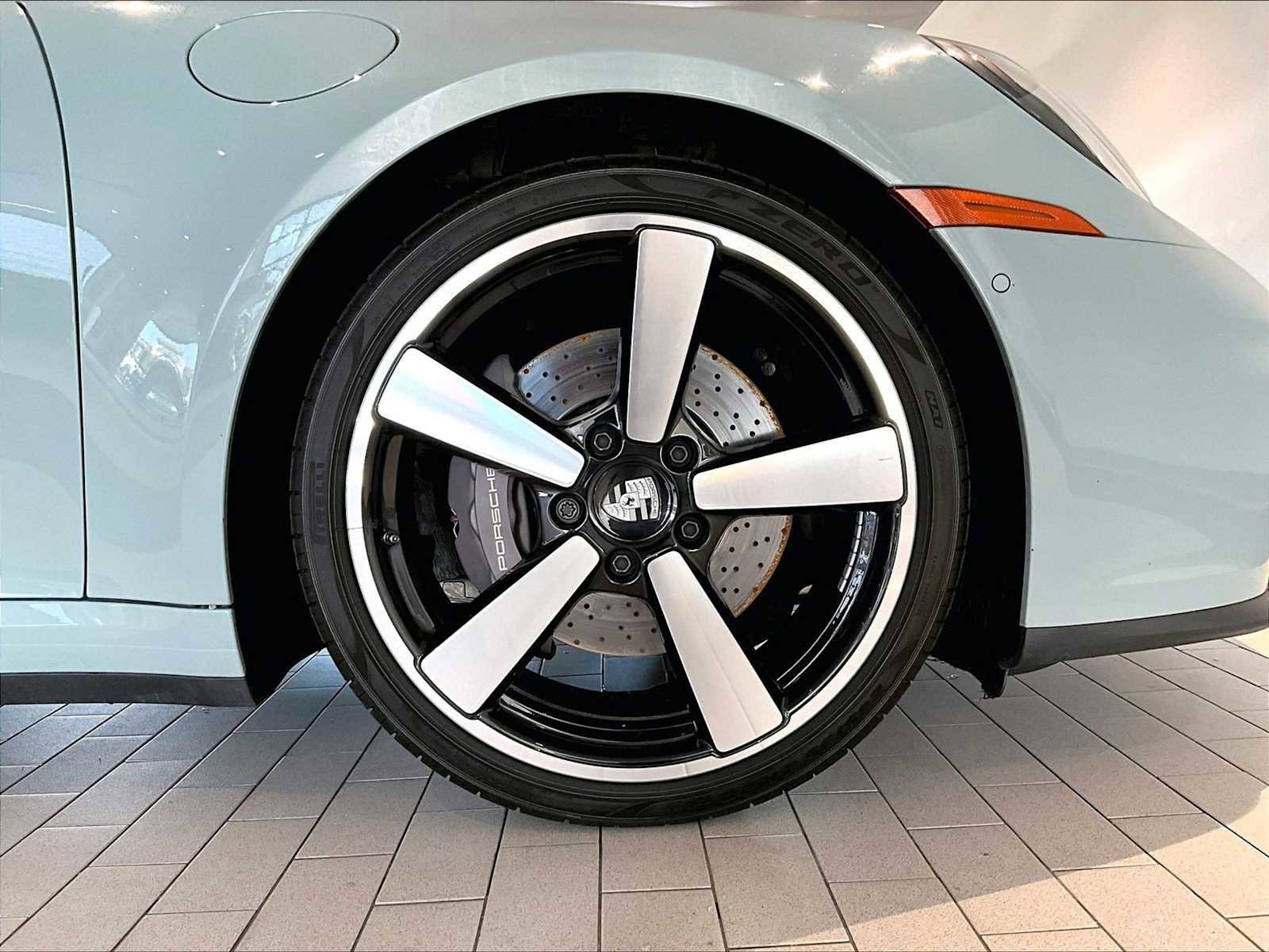 Used 2025 Porsche 911 Carrera image 14