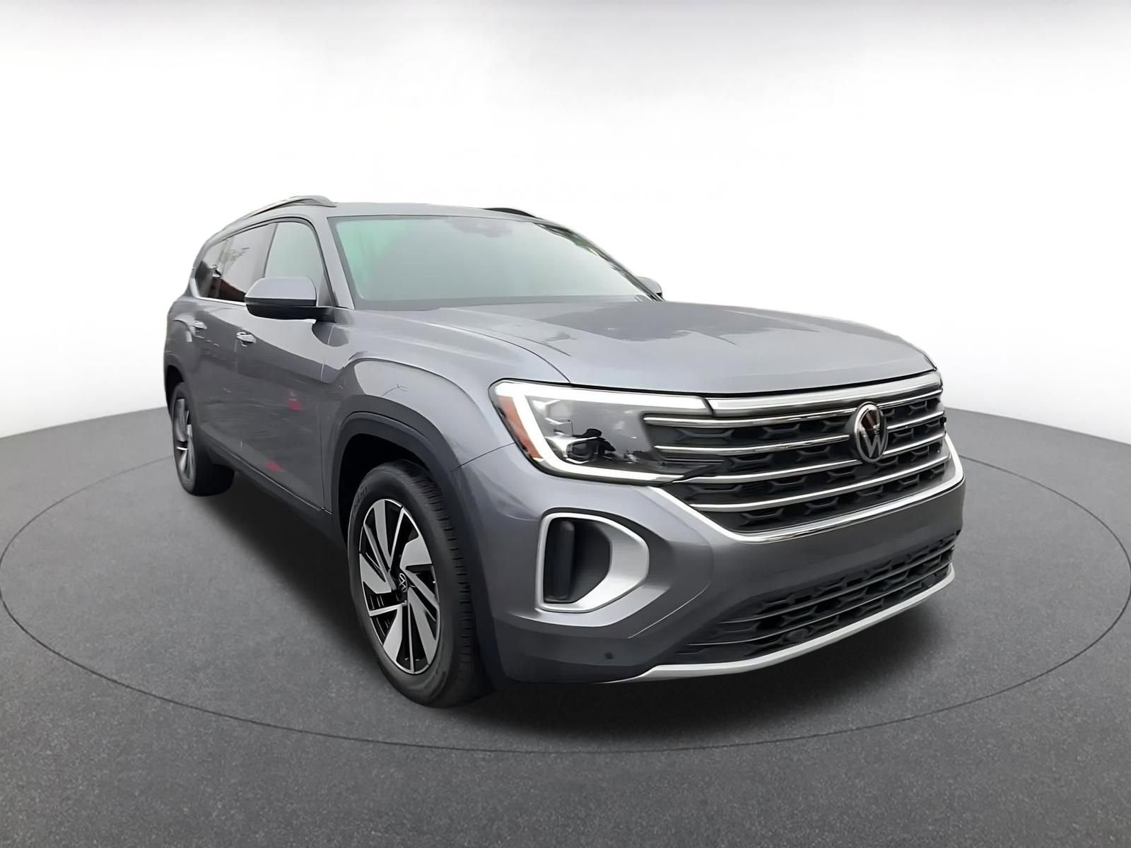 Used 2025 Volkswagen Atlas SE image 3