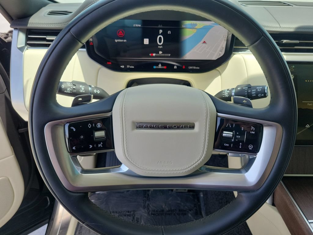 Used 2025 Land Rover Range Rover Long Wheelbase SE AWD/4WD image 13