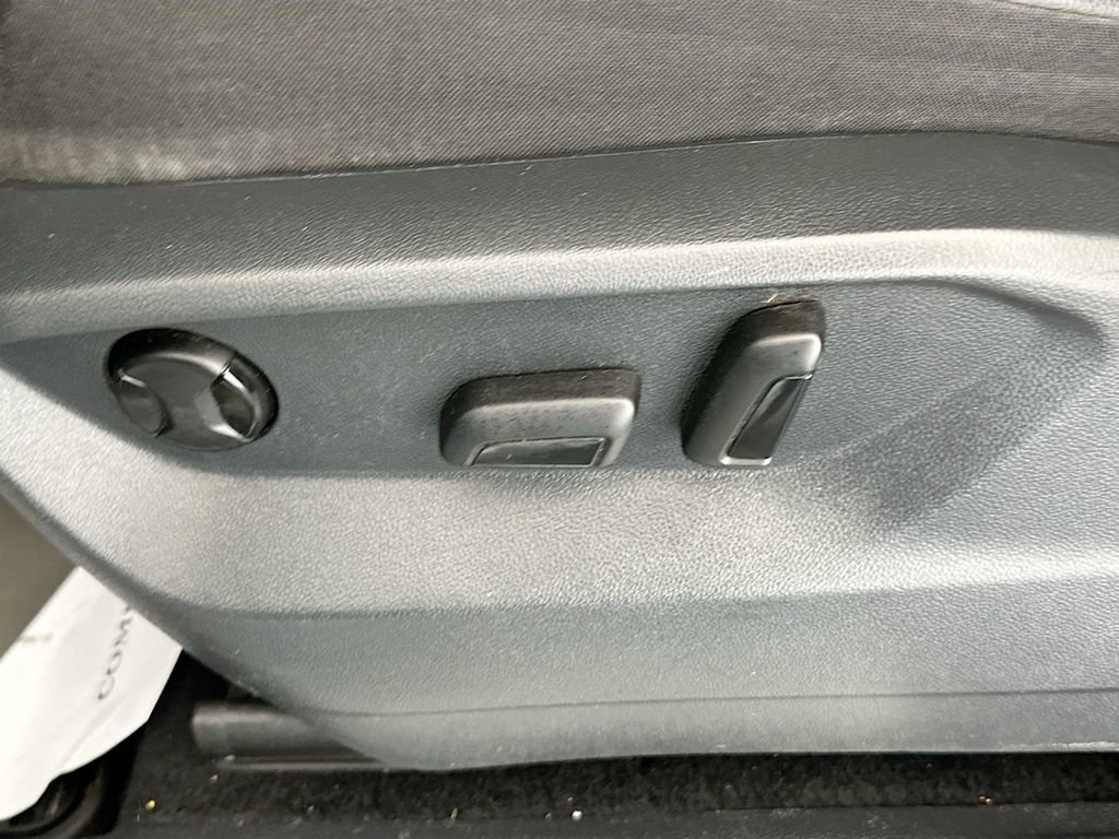 Used 2021 Volkswagen Tiguan SE R-Line image 18