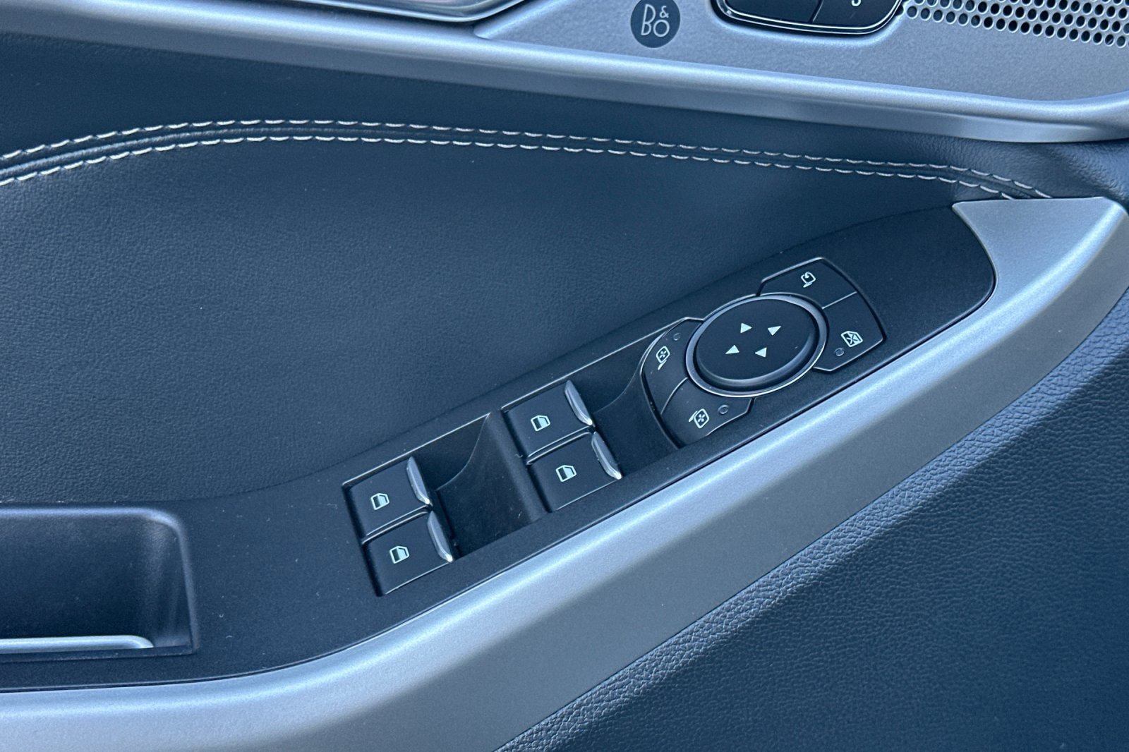 Used 2020 Ford Explorer Limited w/ Class III Trailer Tow Package image 11