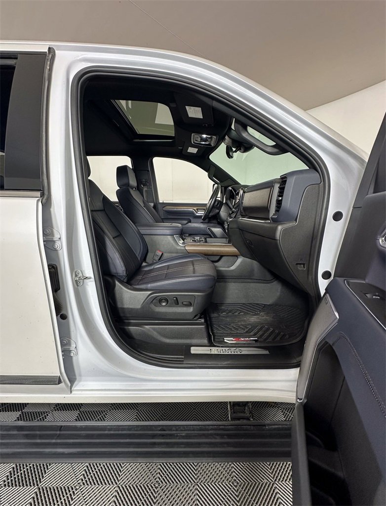 Used 2024 Chevrolet Silverado 3500 High Country w/ High Country Premium Package image 6