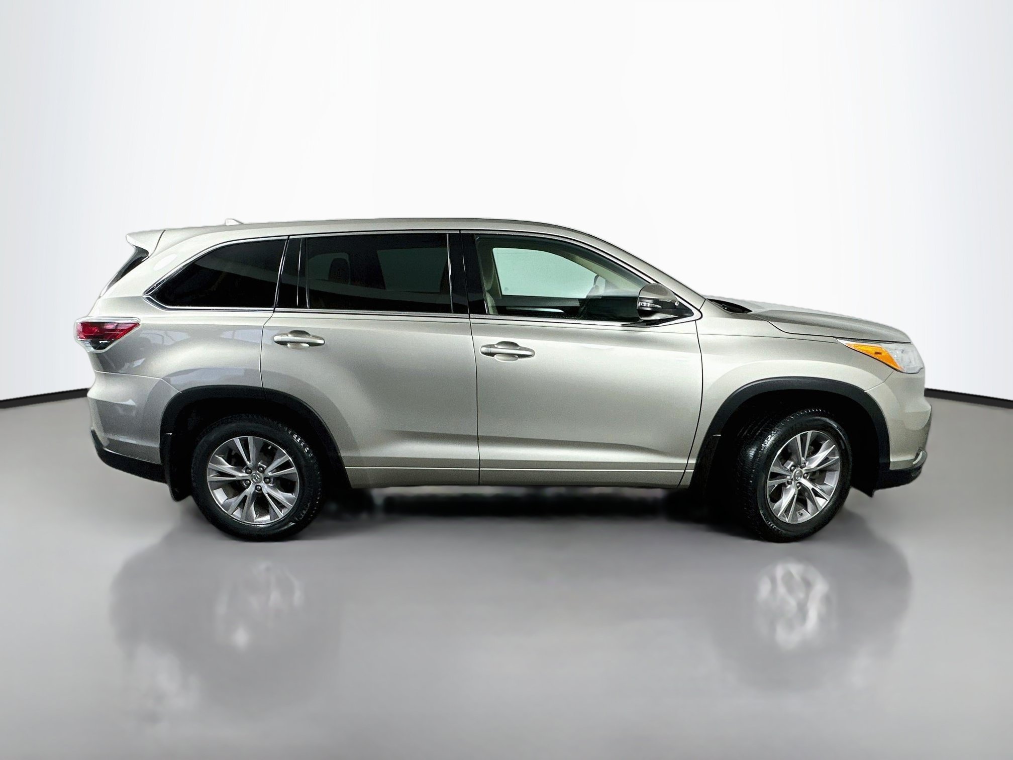 Used 2014 Toyota Highlander Plus AWD/4WD image 8