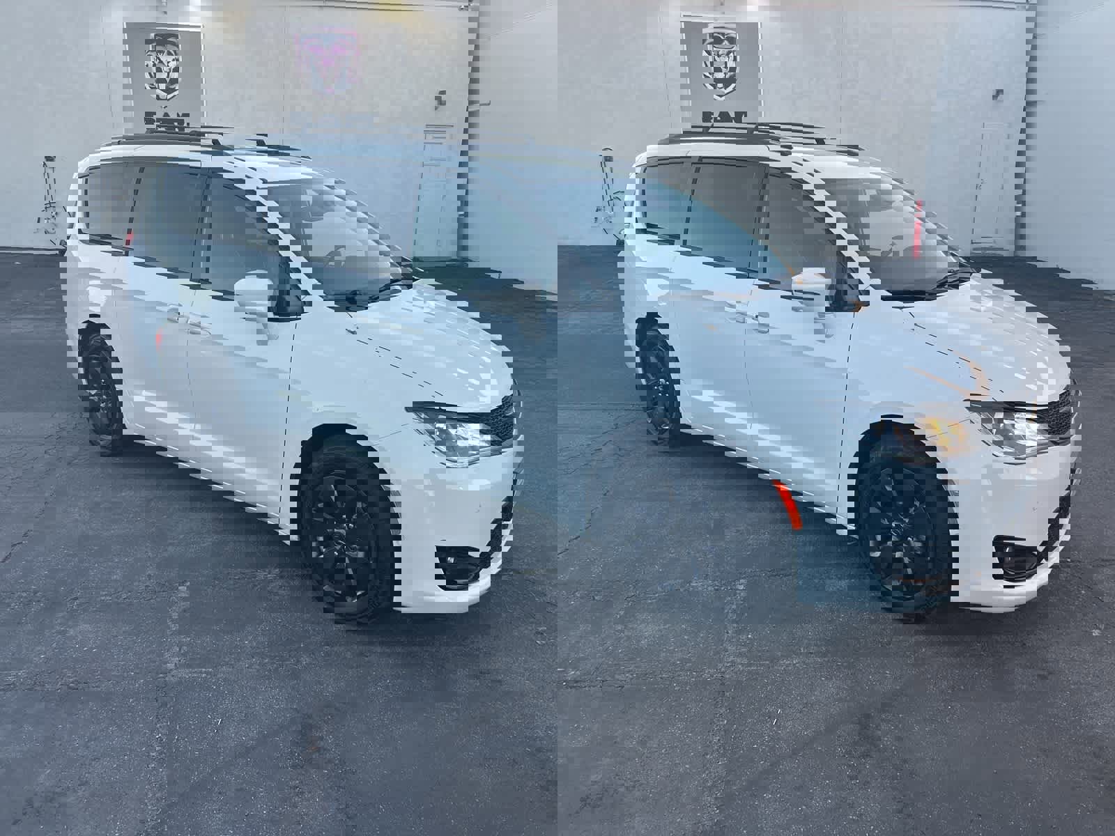 Used 2020 Chrysler Pacifica Limited w/ Advanced Safetytec Group image 9