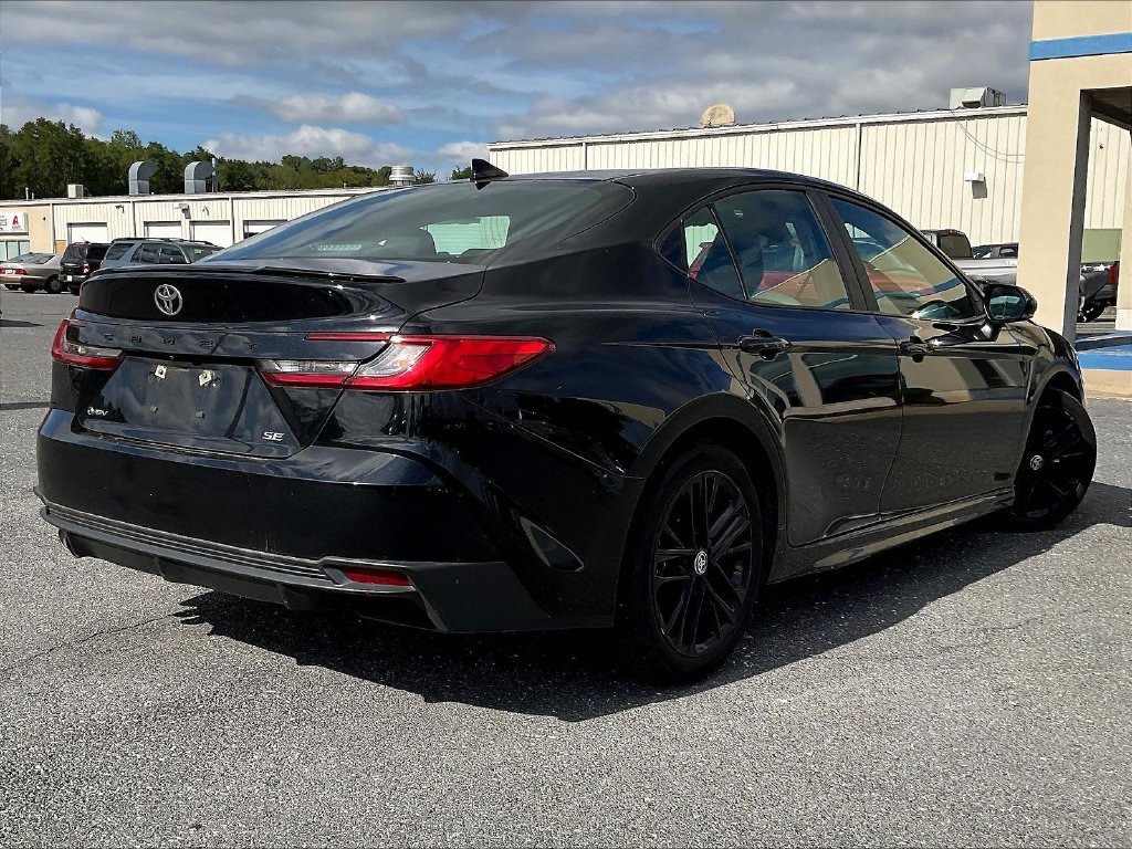 Used 2025 Toyota Camry SE FWD image 4