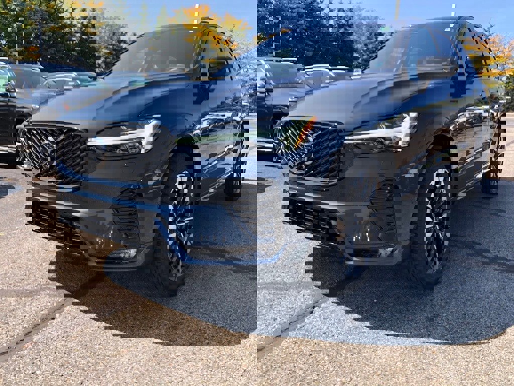 New 2026 Volvo XC60 B5 Plus w/ Protection Package Premier image 3