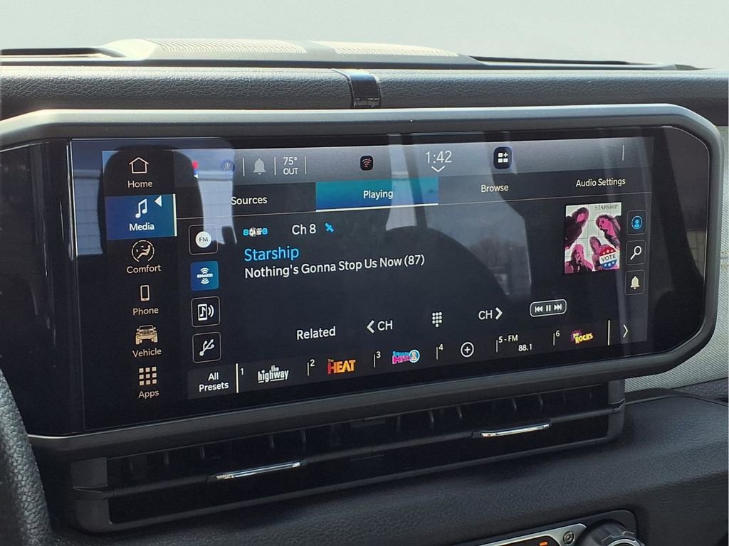 Used 2024 Jeep Gladiator Sport AWD/4WD image 6