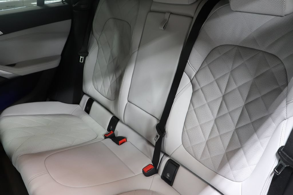 Used 2026 BMW X6 xDrive40i AWD/4WD image 17