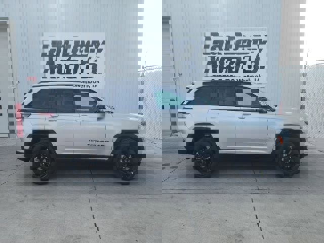 New 2025 Jeep Grand Cherokee Limited w/ Black Appearance Package image 13