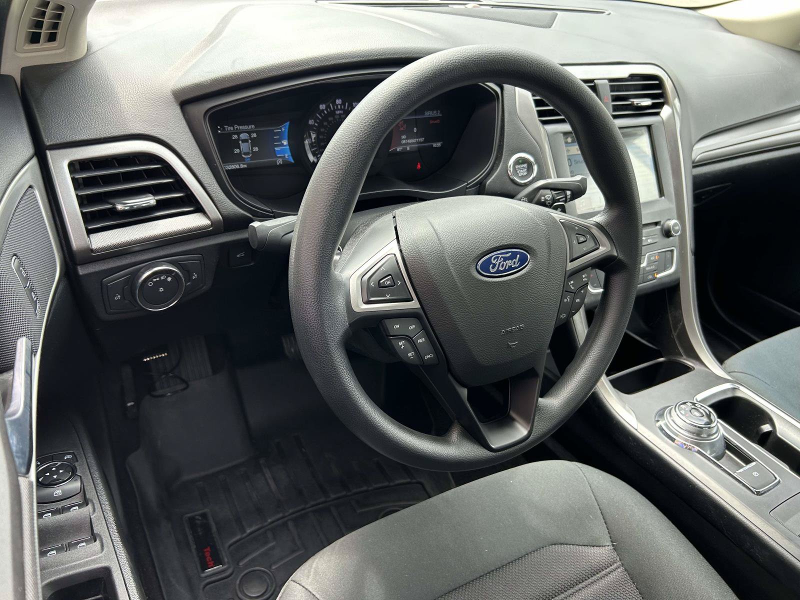 Used 2018 Ford Fusion SE w/ Fusion SE Technology Package FWD image 8