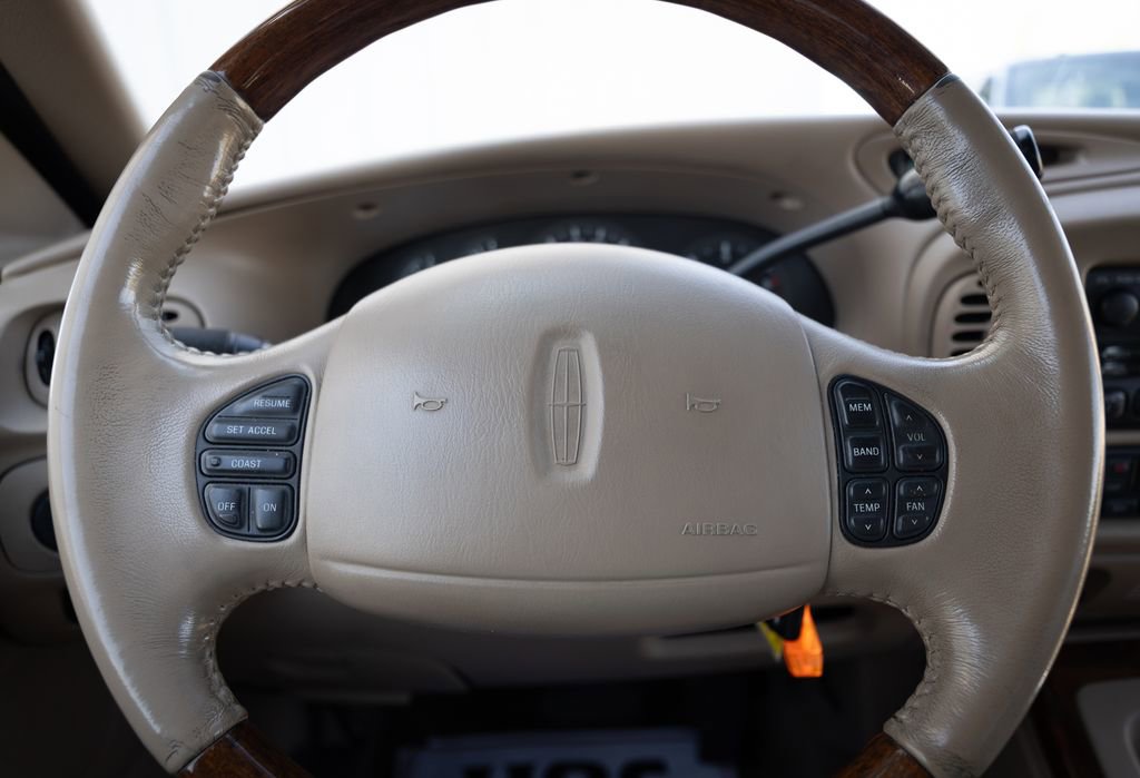 Used 1998 Lincoln Navigator 4WD image 6