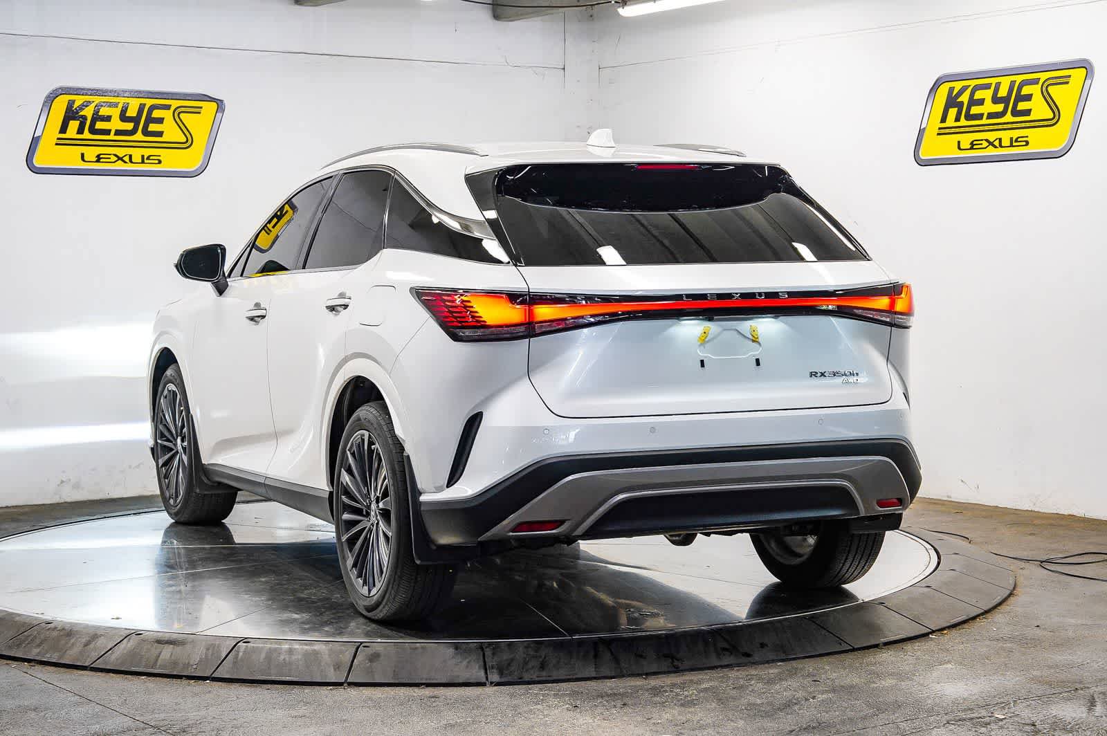 Used 2024 Lexus RX 350h w/ Convenience Package AWD/4WD image 2
