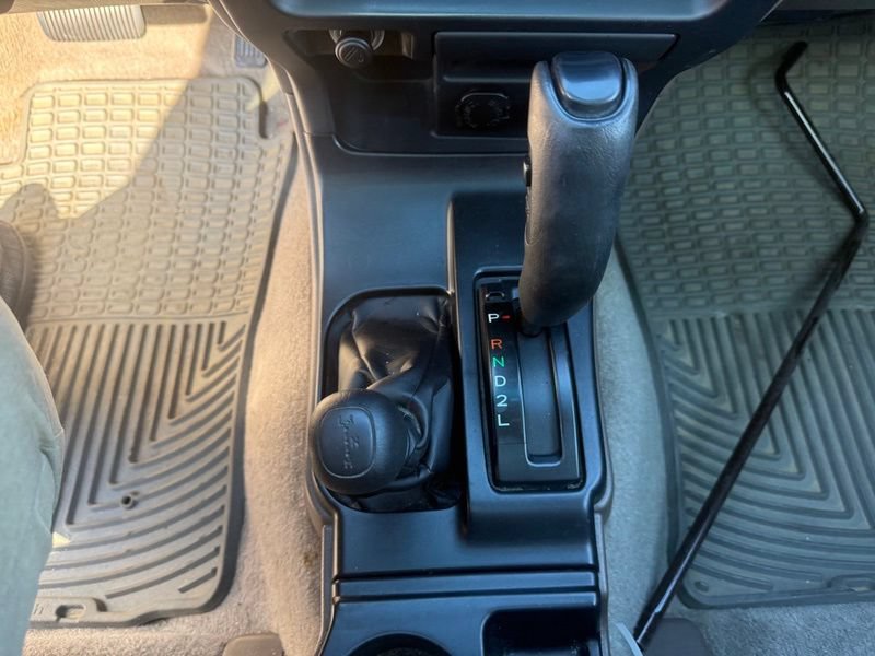 Used 2002 Toyota 4Runner SR5 w/ Leather Trim Pkg AWD/4WD image 10