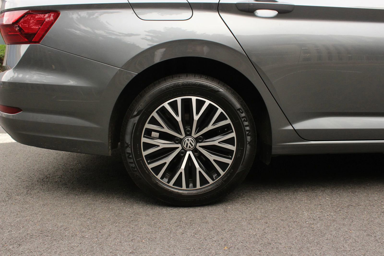 Used 2021 Volkswagen Jetta R-Line FWD image 5