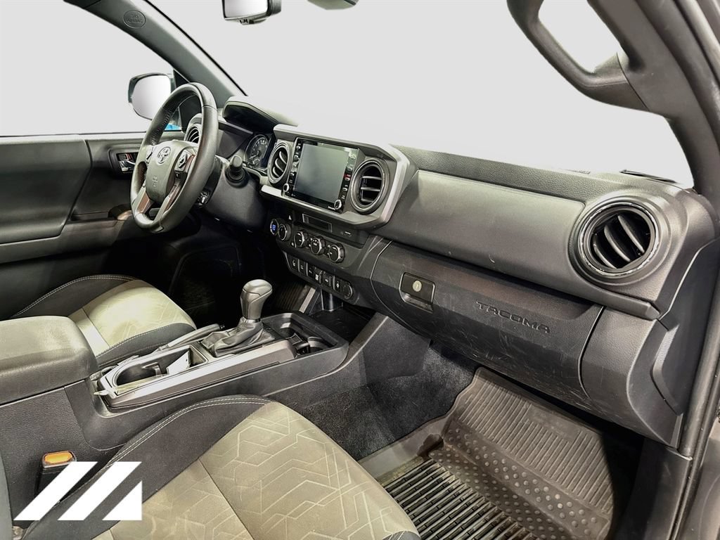 Used 2022 Toyota Tacoma TRD Off-Road w/ Technology Package AWD/4WD image 28