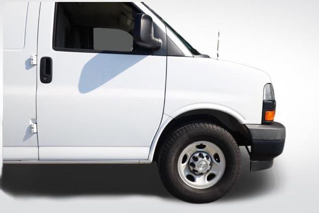 Used 2018 Chevrolet Express 2500 image 9