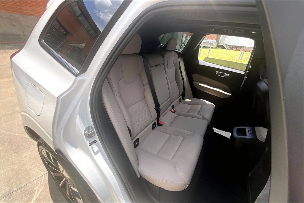 Certified 2026 Volvo XC60 B5 Plus AWD/4WD image 37