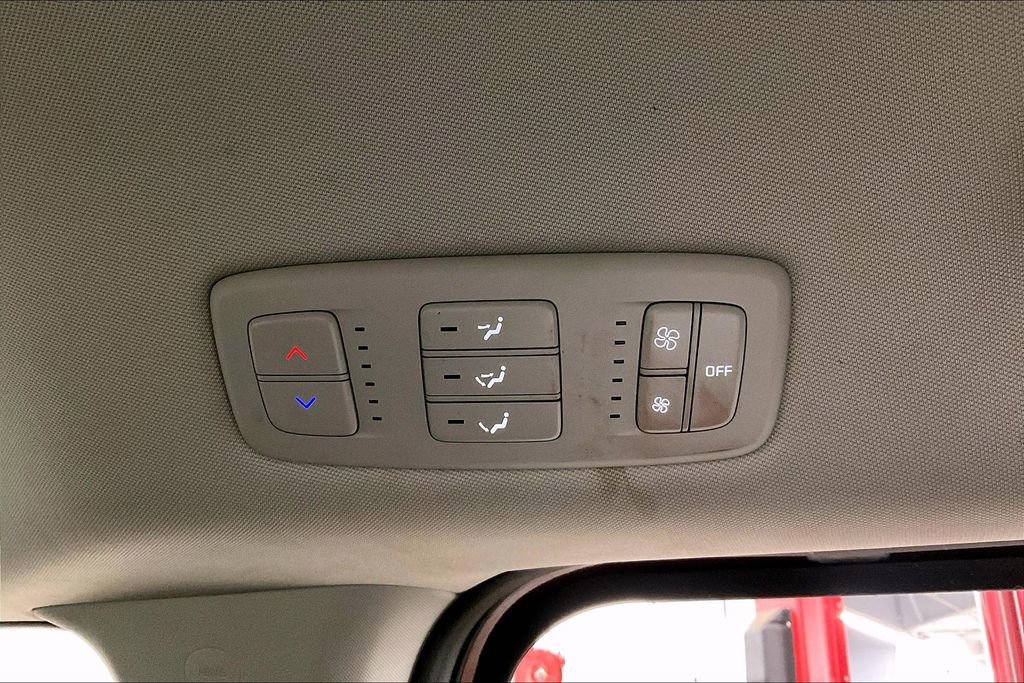 Used 2022 Kia Carnival LX w/ Paint Protection Package FWD image 38