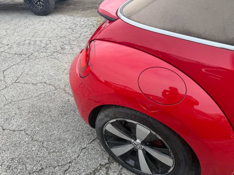 Used 2013 Volkswagen Beetle 2.0T image 4