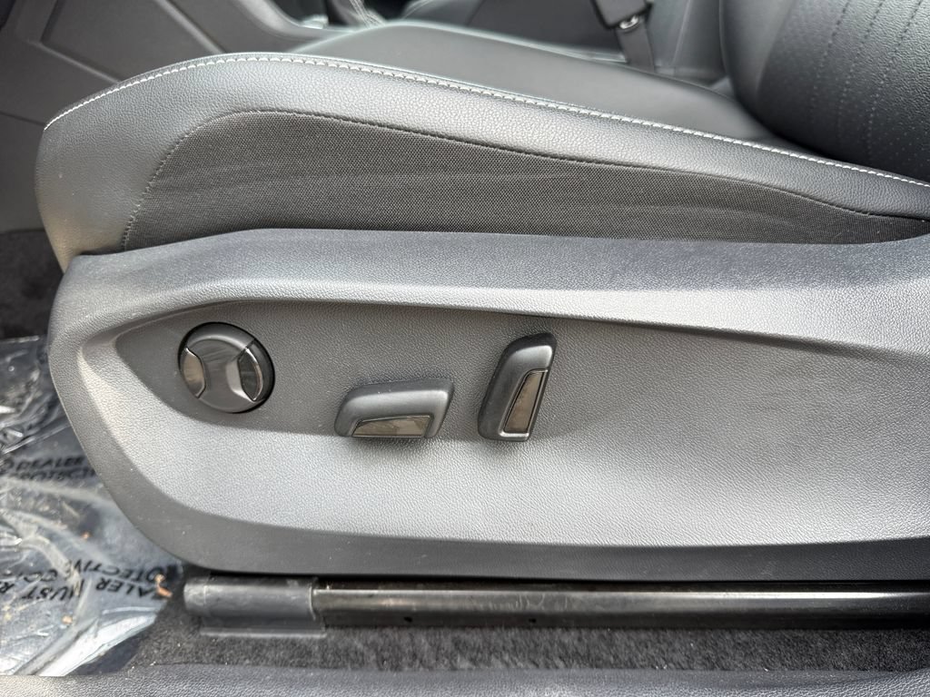 Used 2023 Volkswagen Tiguan SE R-Line FWD image 10