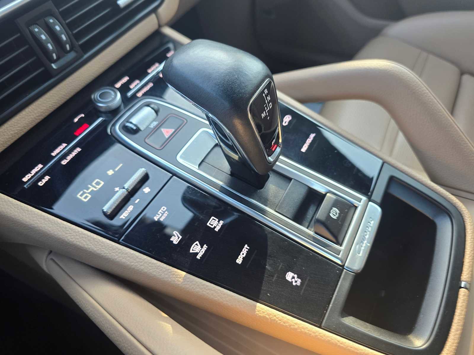 Used 2023 Porsche Cayenne Platinum Edition image 31