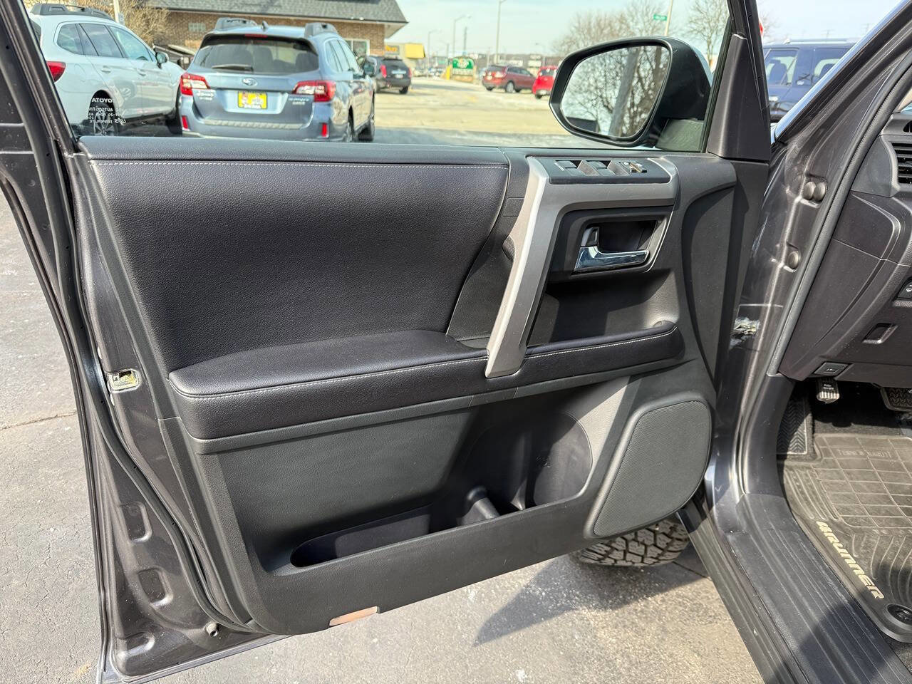 Used 2016 Toyota 4Runner SR5 image 8