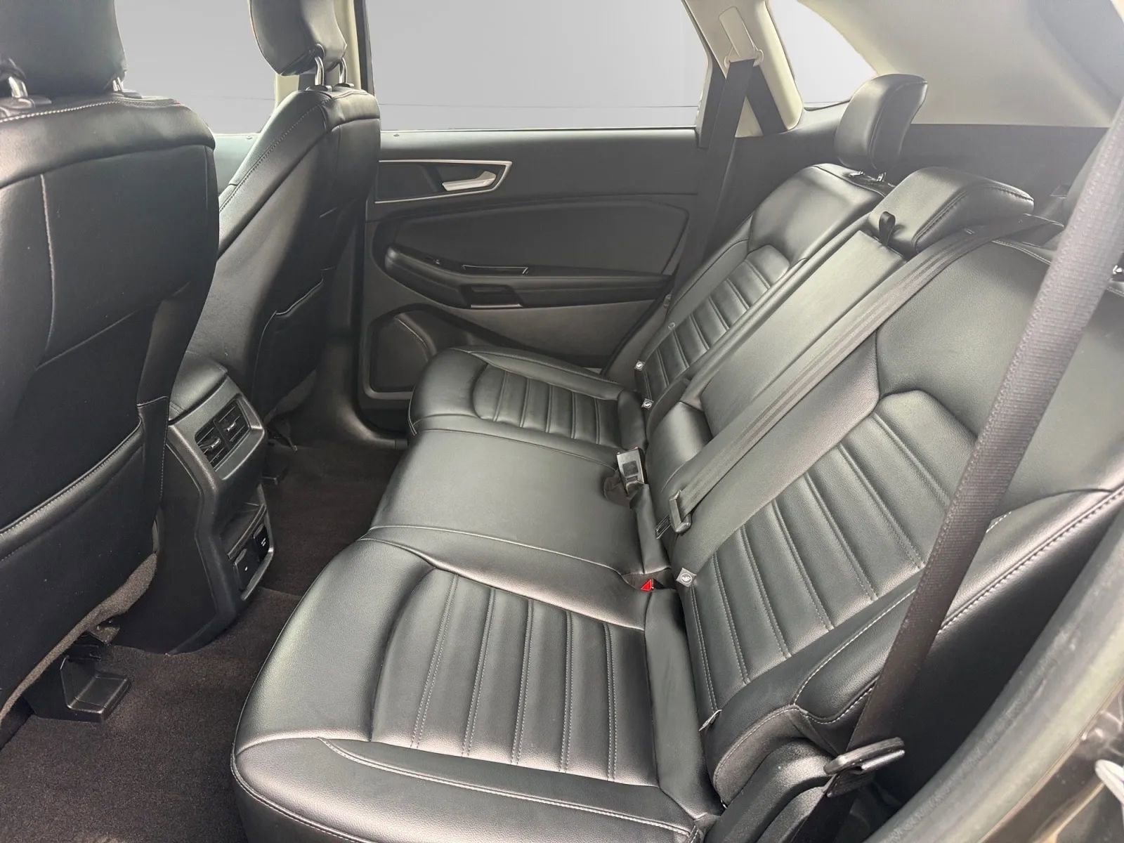 Used 2019 Ford Edge SEL w/ Equipment Group 201A image 17