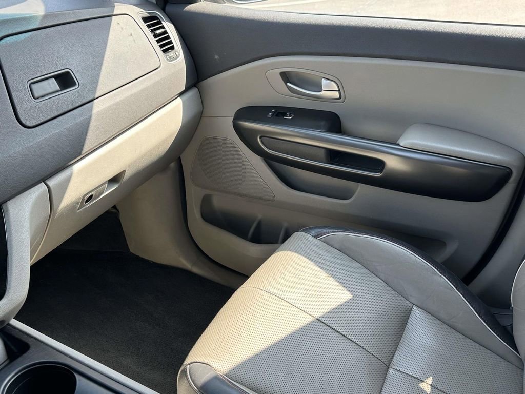 Used 2017 Kia Sedona LX w/ LX Essentials Premium Package image 31